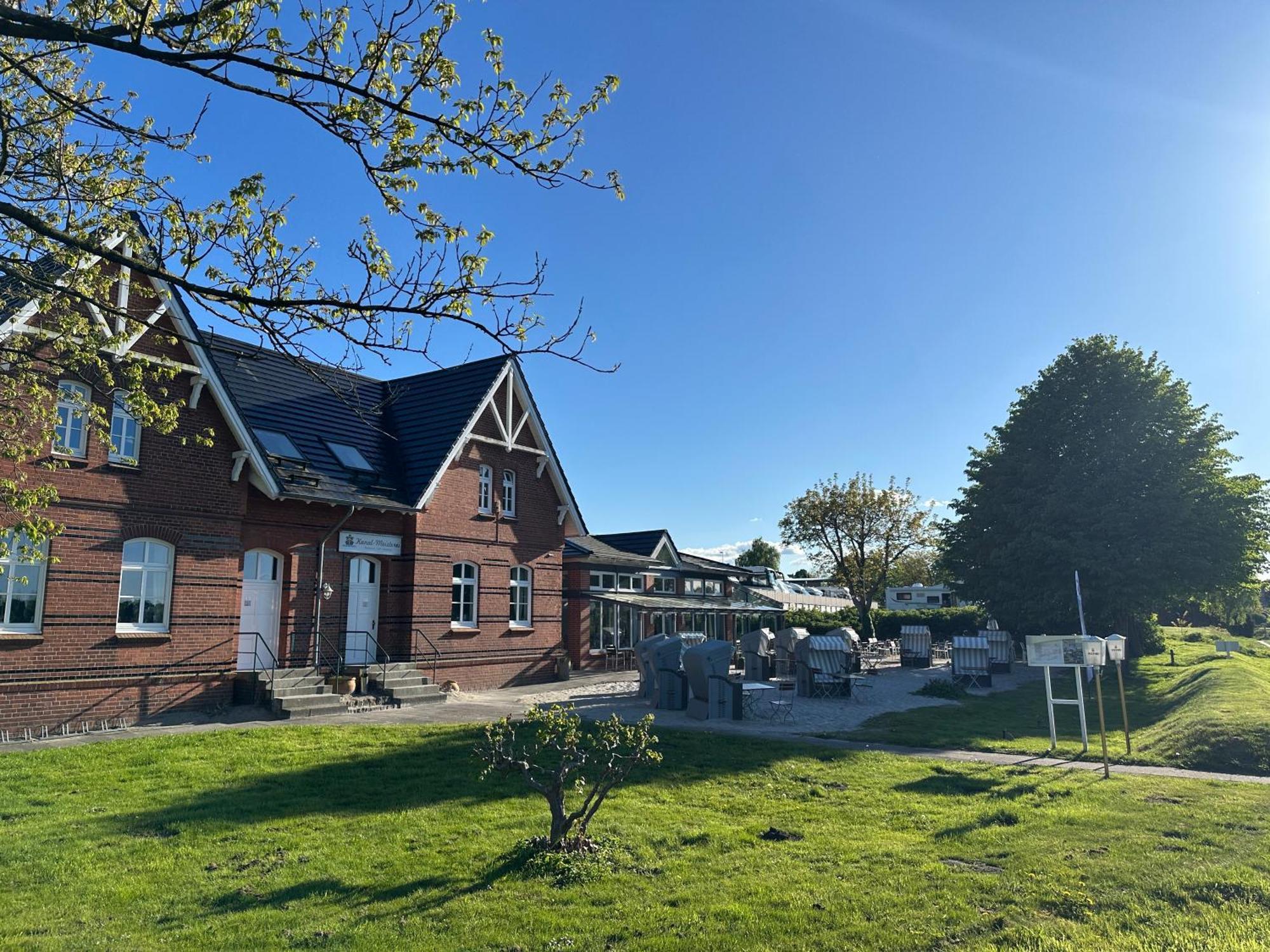 Kanal-Haus "Das Gaestehaus Direkt Am Nok" Osterronfeld ภายนอก รูปภาพ